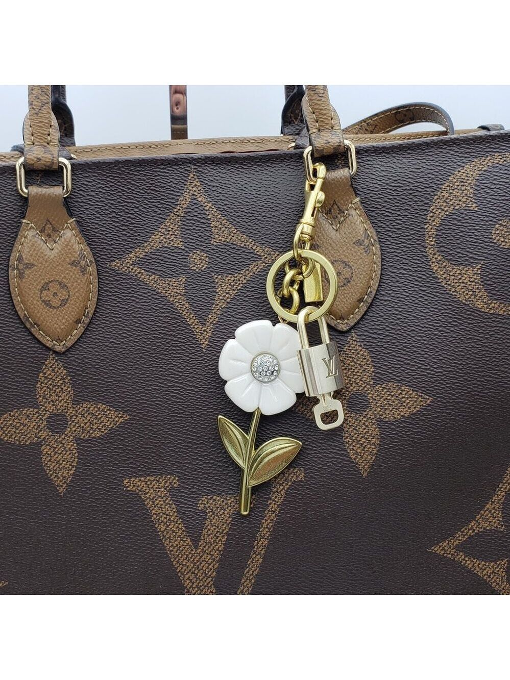 Authentic Louis Vuitton Lock & Key with Unbranded Flower Charm, Keychain - Picture 10 of 11